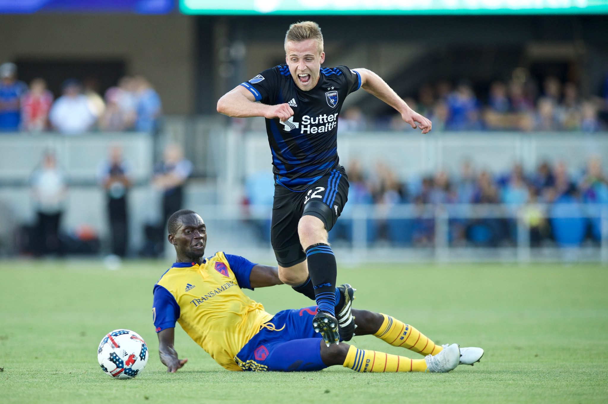 哈萨克斯坦司机在霍尔果斯找到新机遇.